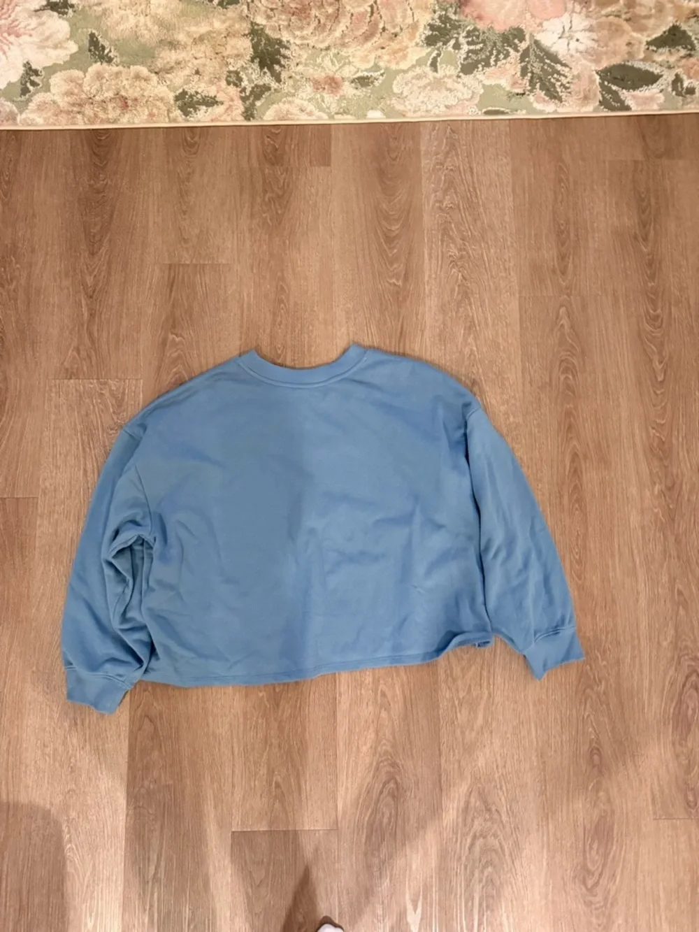 Blue Crewneck Sweatshirt with White Shell Motif - Picture 3 of 3